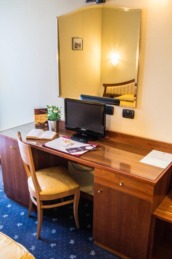 Hotel San Clemente Сантарканджело-ді-Романья Екстер'єр фото